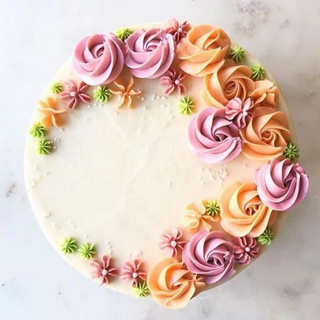 Discover Your Inner Cake Artist with Our 4-Week Cake Decorating Boot Camp for Adults!